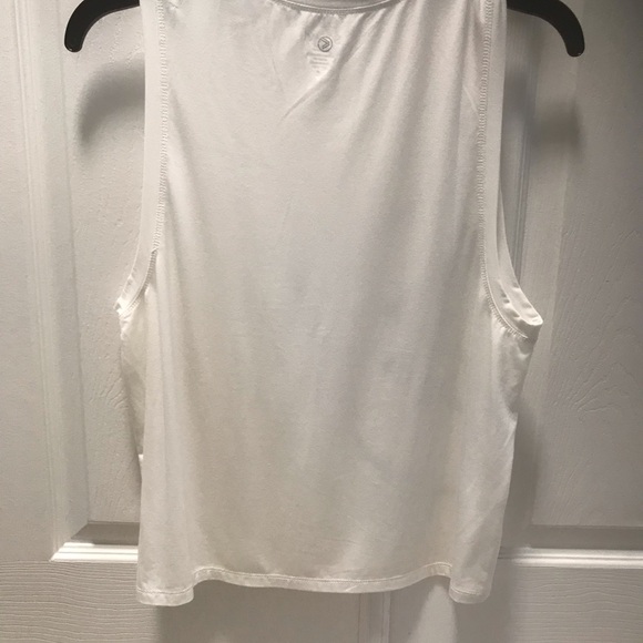 Savvi Sleeveless Shirt. Small - Picture 4 of 10